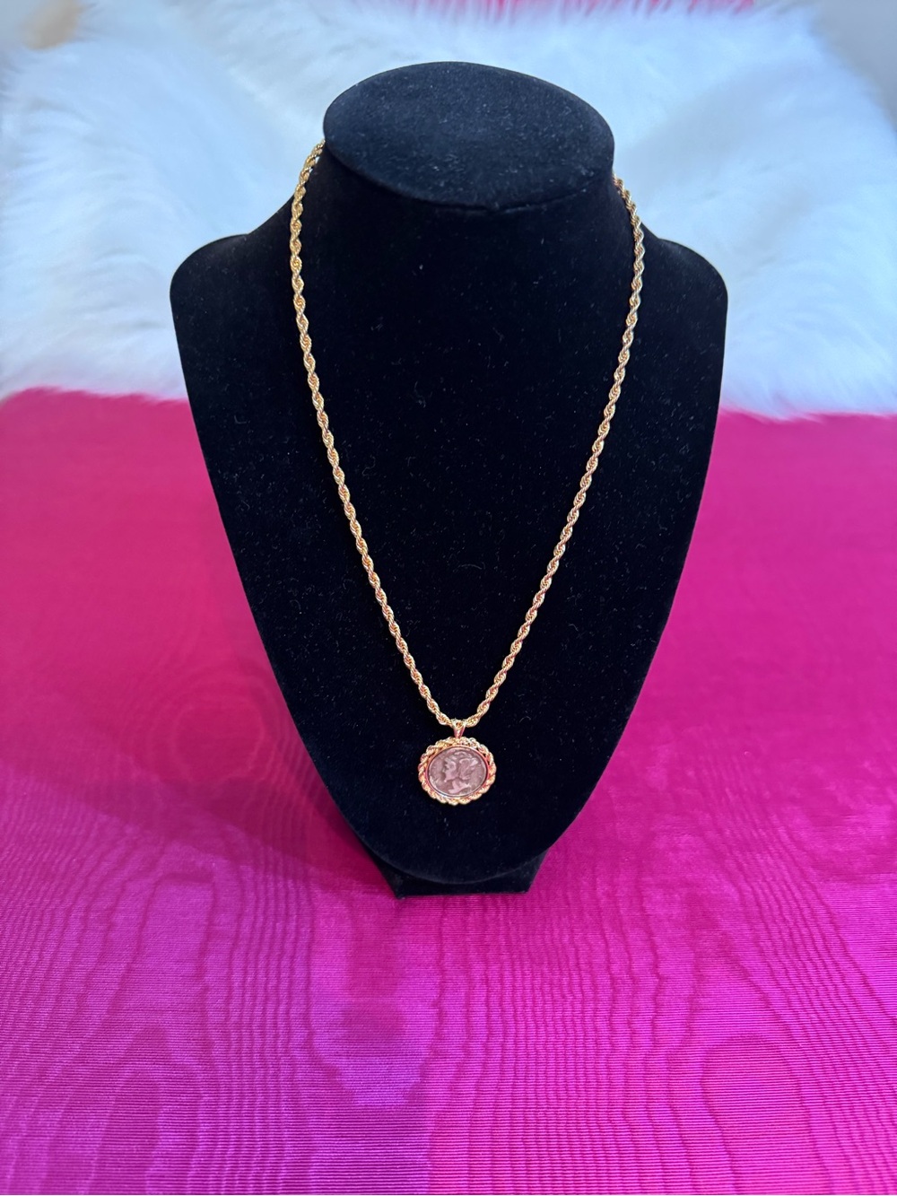 Gold plated rope chain necklace 1944 dime insert 18”